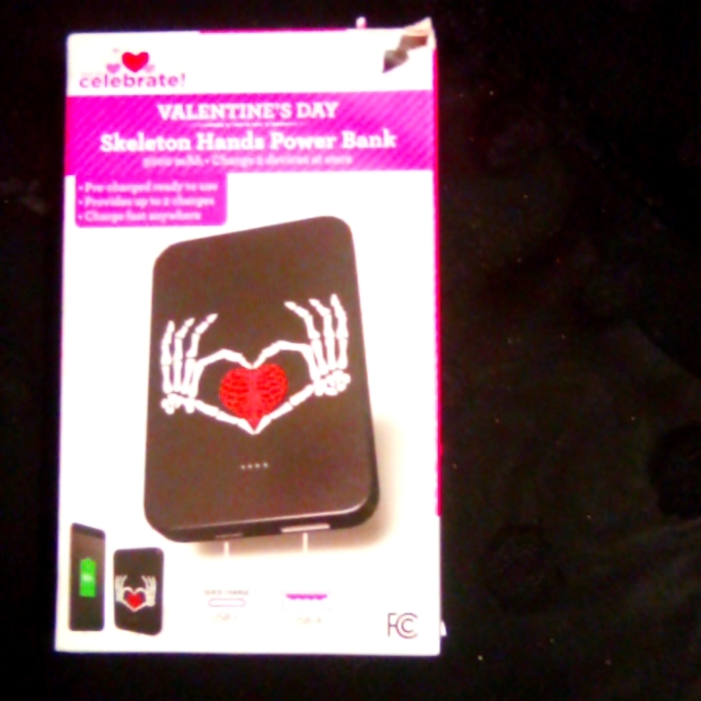 Skeleton Valentine's hand powerbank